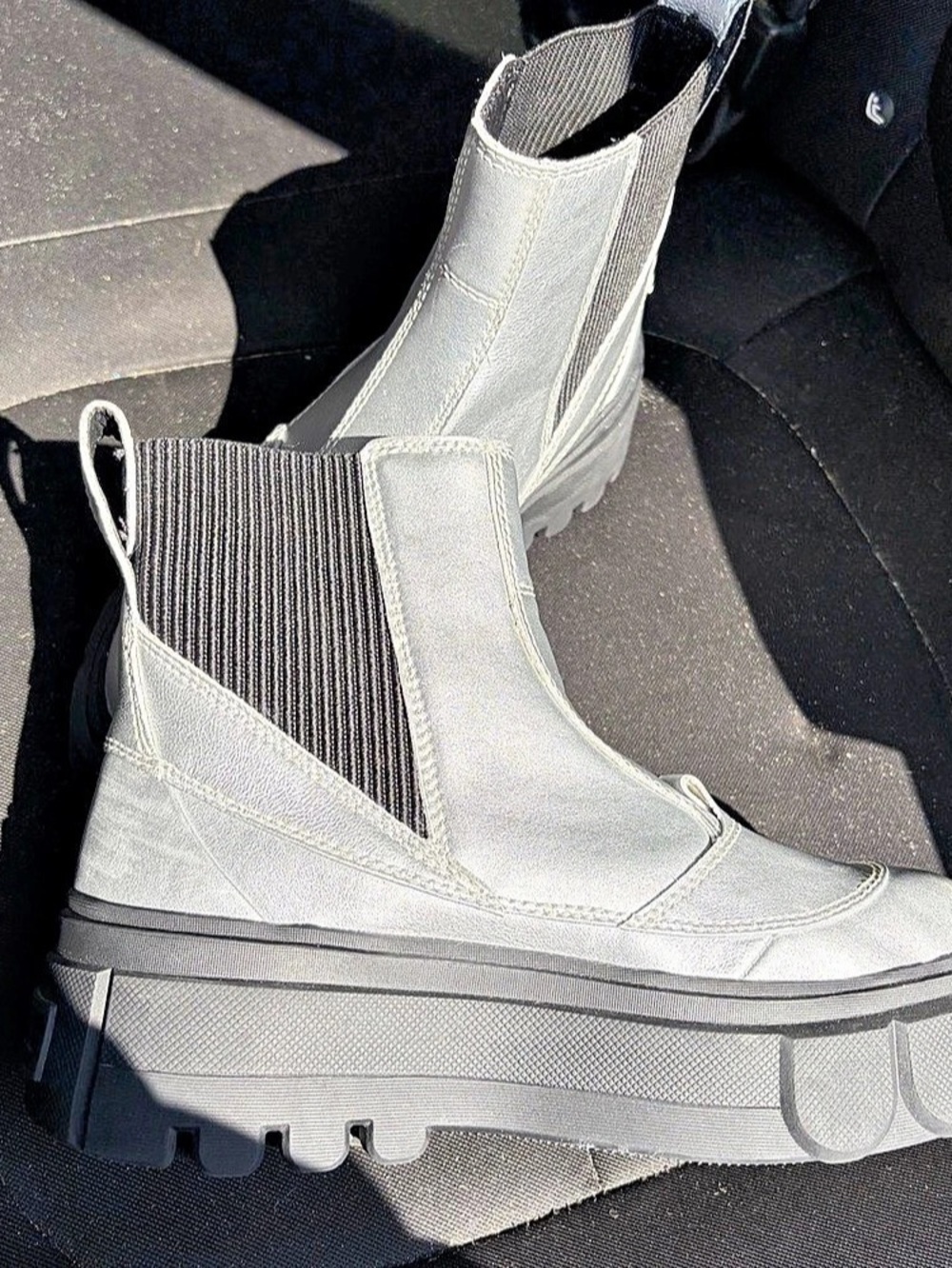 Sorel (7) Brex Chelsea Boot Silver/ Black Platform Ankle Boots